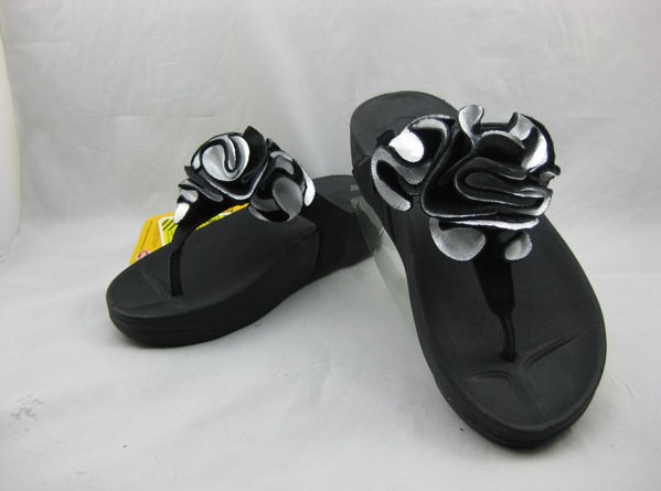 Fitflop Womens Frou Black folding Flower Sandal